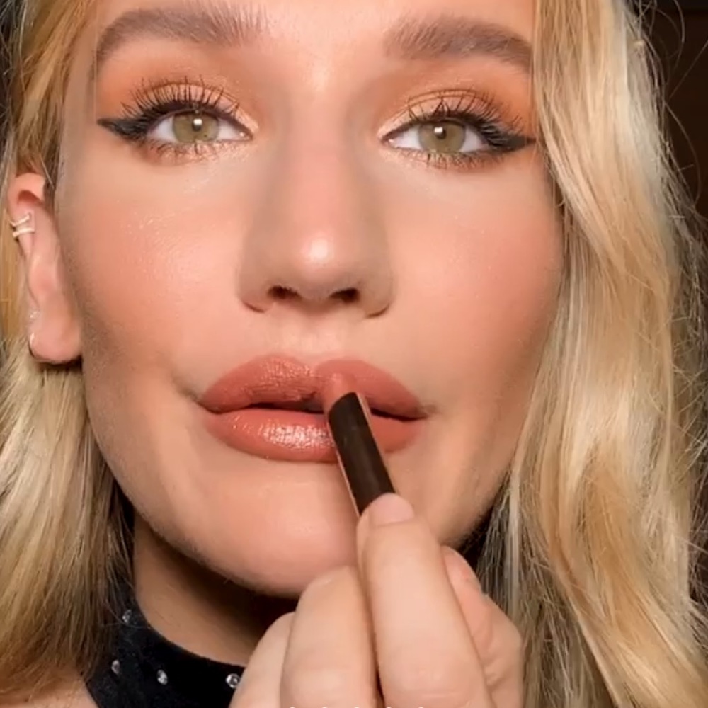 π Charlotte Tilbury PILLOW TALK DIAMONDS Lipstick - Picture 6 of 10